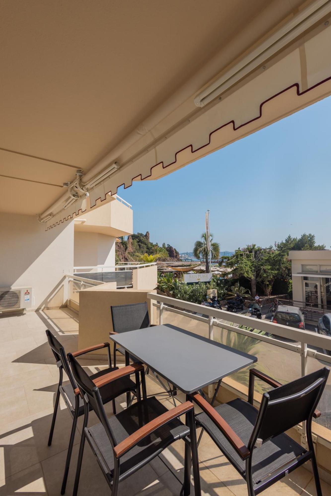 Riviera Beach Hotel Мандельё-ла-Напуль Экстерьер фото