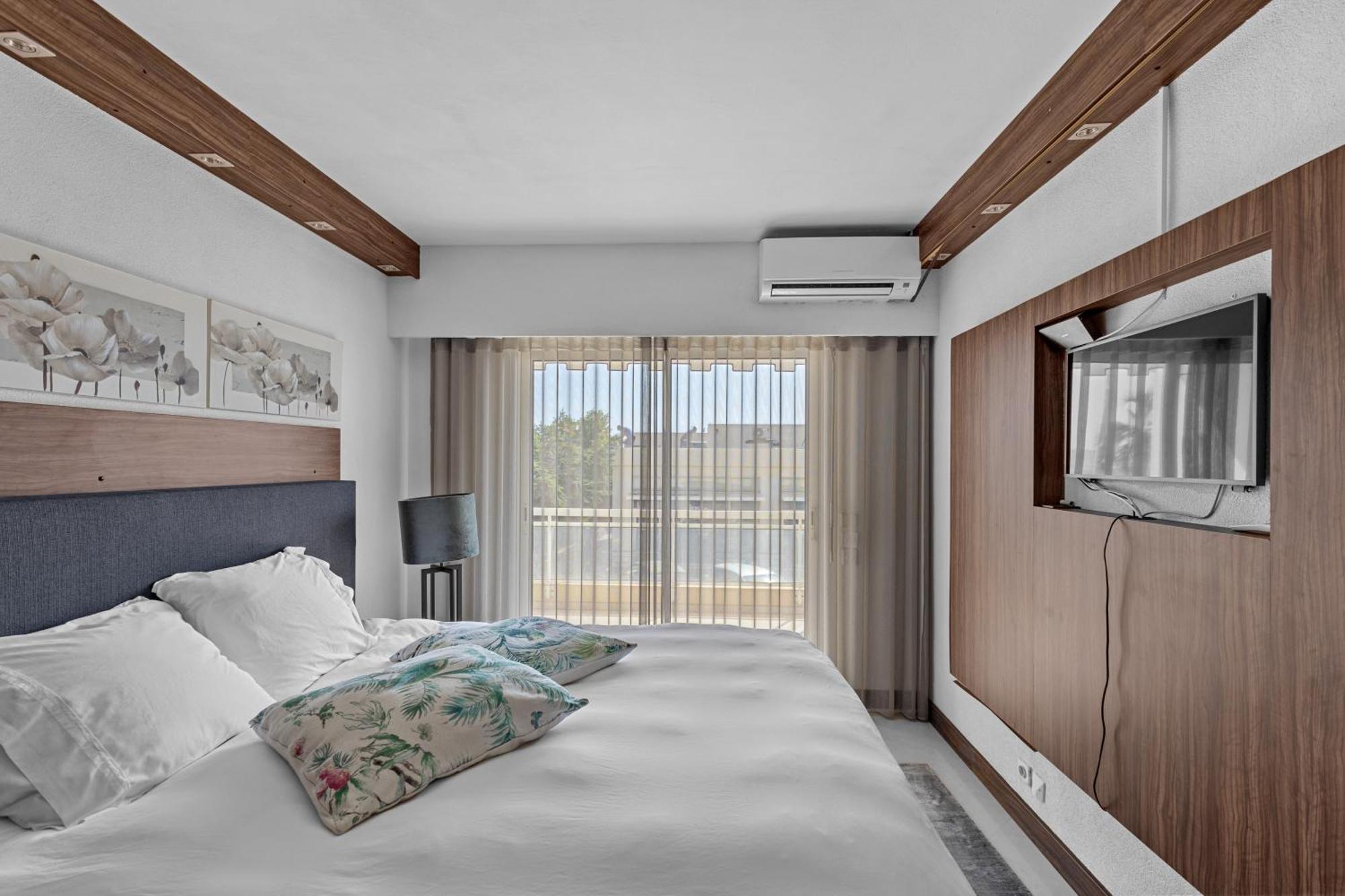 Riviera Beach Hotel Мандельё-ла-Напуль Экстерьер фото