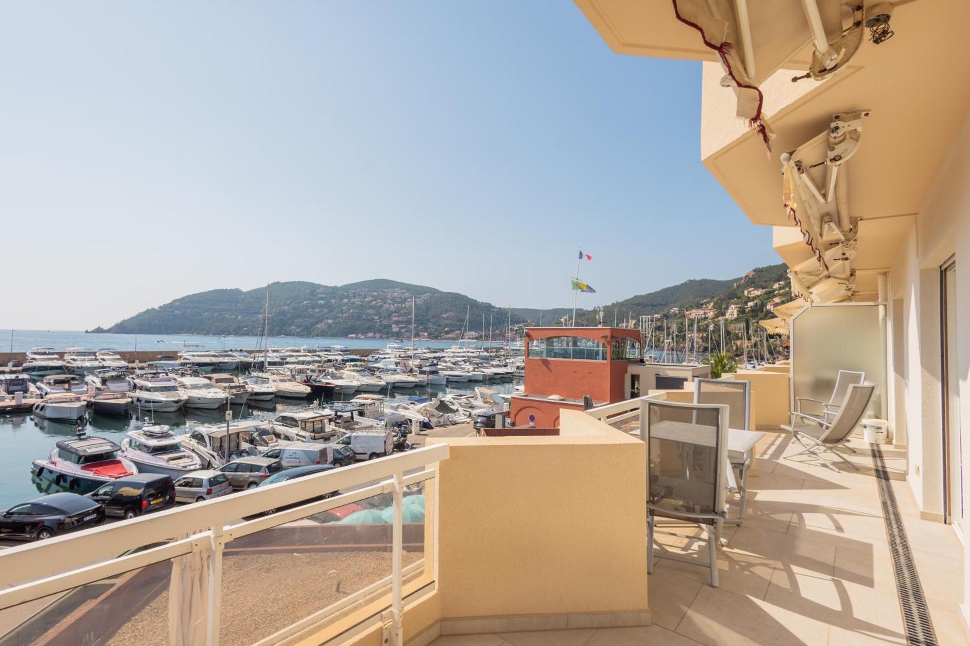 Riviera Beach Hotel Мандельё-ла-Напуль Экстерьер фото
