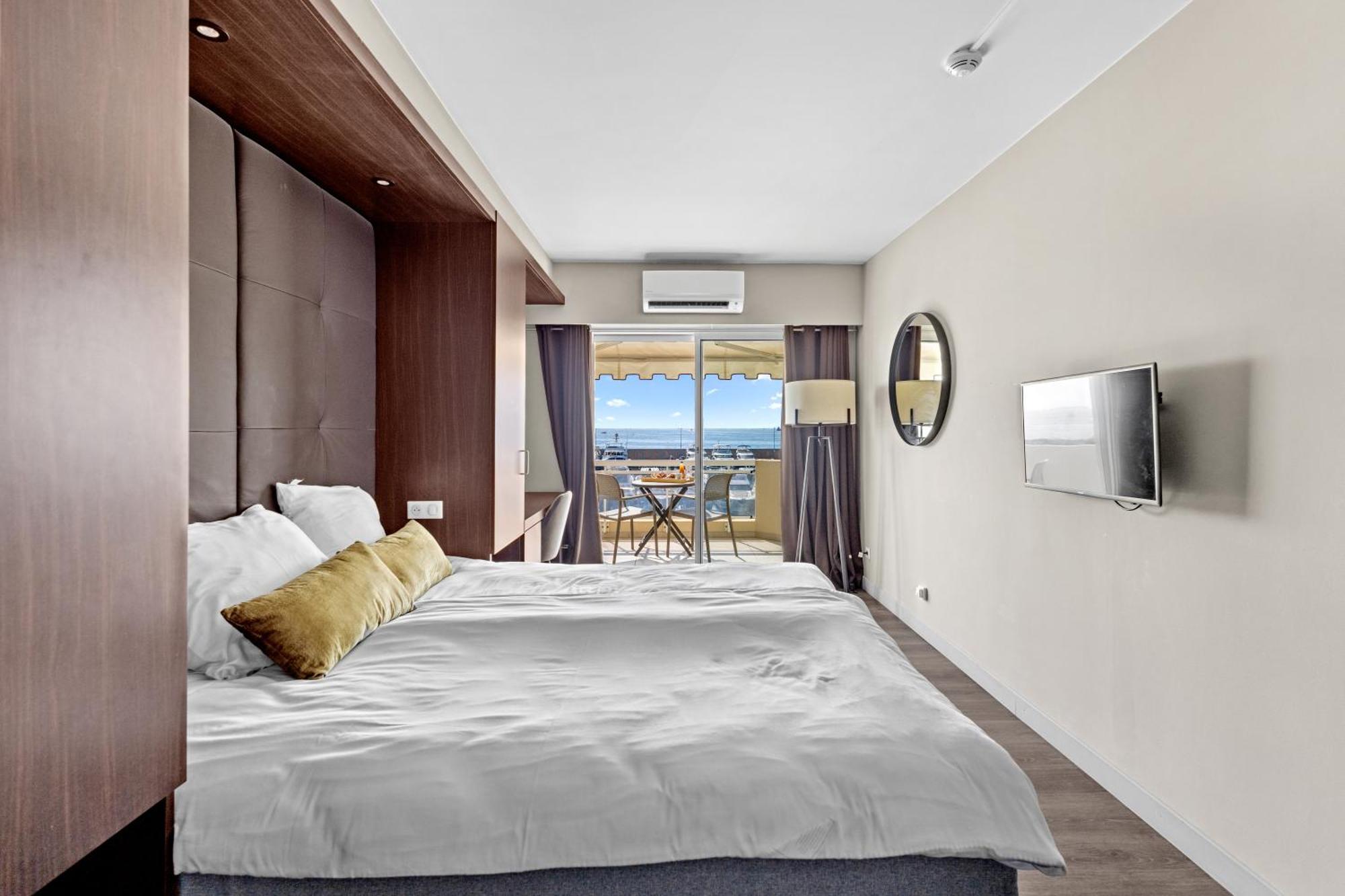 Riviera Beach Hotel Мандельё-ла-Напуль Экстерьер фото