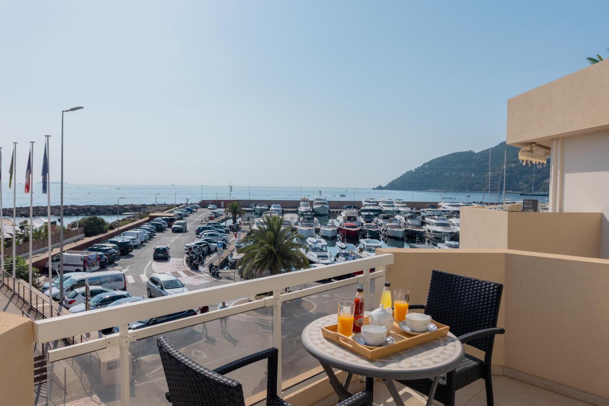 Riviera Beach Hotel Мандельё-ла-Напуль Экстерьер фото