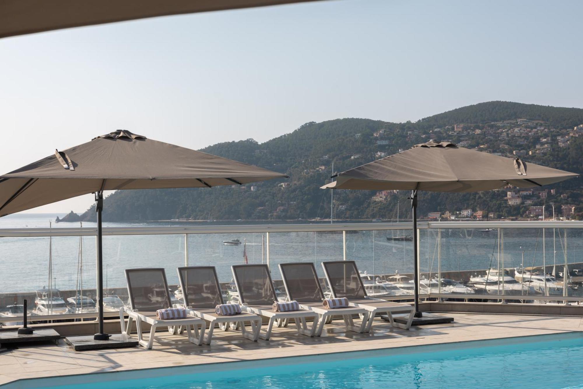 Riviera Beach Hotel Мандельё-ла-Напуль Экстерьер фото
